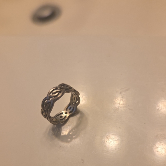 Elegant Silver Women's Ring - Picture 4 of 4